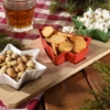Kép 2/4 - Karácsonyi aperitif készlet - Fa tálca 3 kerámia tálkával