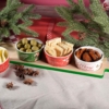 Kép 3/4 - Karácsonyi aperitif készlet - Fa tálca 4 kerámia tálkával