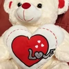 Kép 2/2 - Nagy plüss maci LOVE feliratos szívvel (60cm)