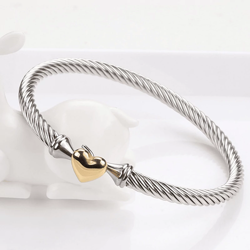 Női karkötő aranyozott szív díszítéssel