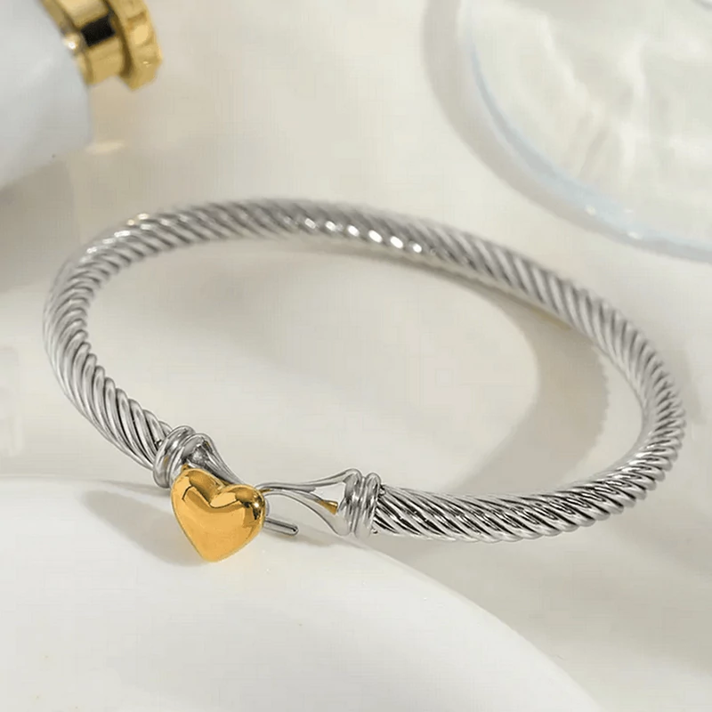 Női karkötő aranyozott szív díszítéssel