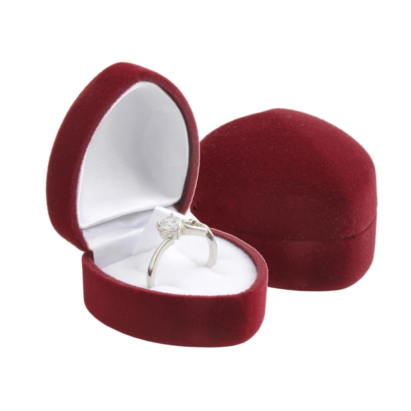 Szív alakú mini bársony gyűrű doboz 