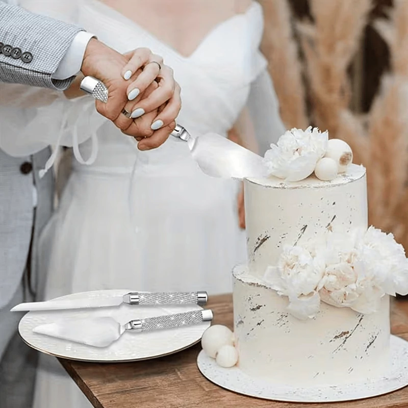 Esküvői pezsgőspohár és tortavágó szett ezüstös kristályokkal (4db-os) 