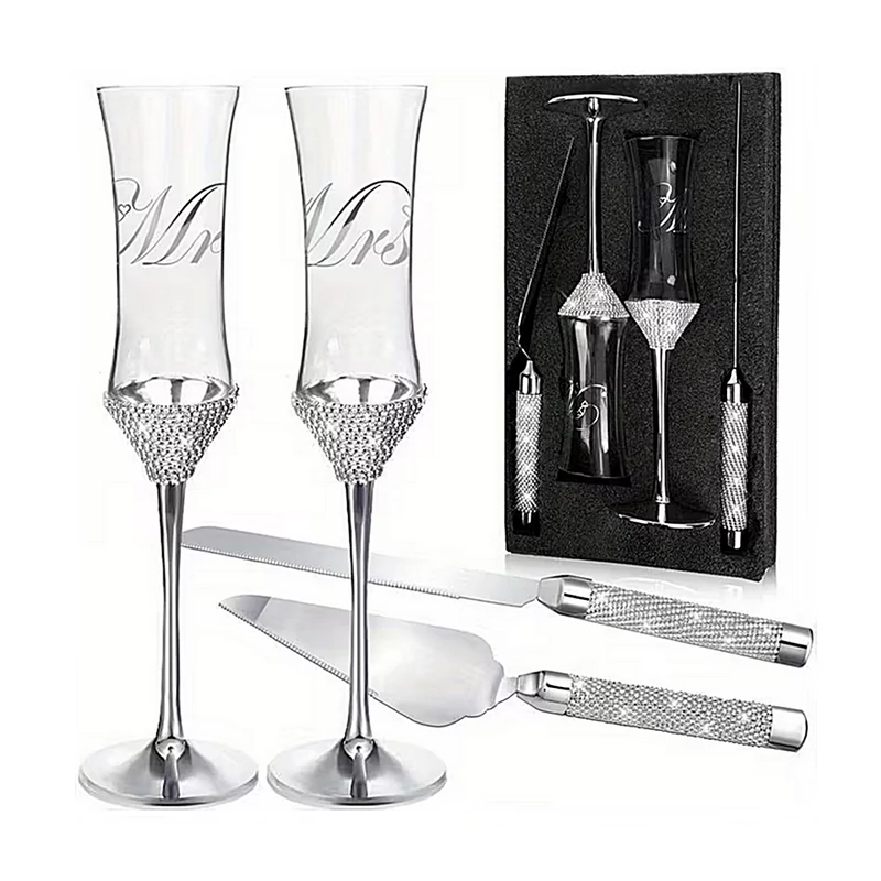 Esküvői pezsgőspohár és tortavágó szett ezüstös kristályokkal (4db-os)