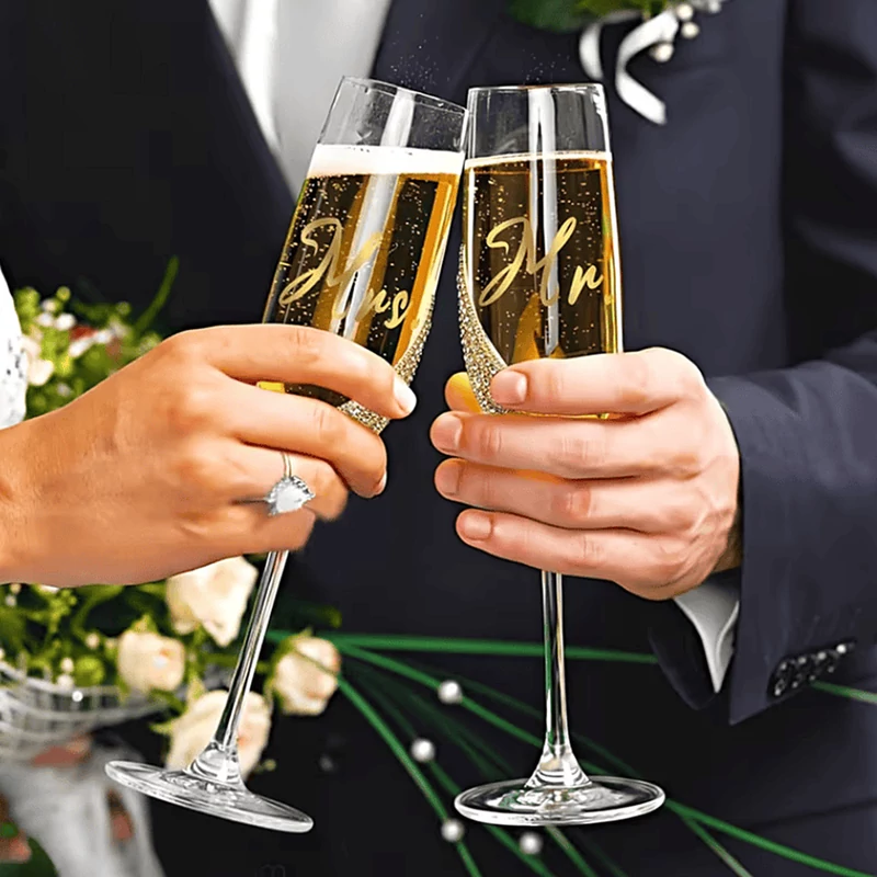 Esküvői pezsgőspohár és tortavágó szett kristályokkal - Mr és Mrs (4db-os) 