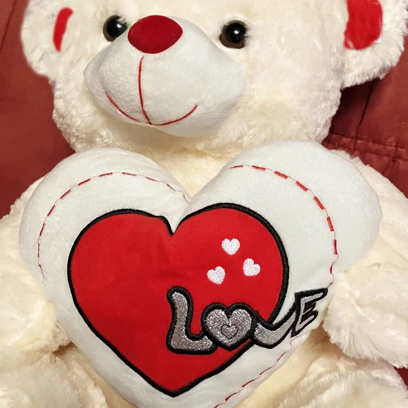 Nagy plüss maci LOVE feliratos szívvel (60cm)
