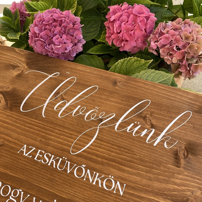 Üdvözlő tábla fából esküvőre (Hand Made)