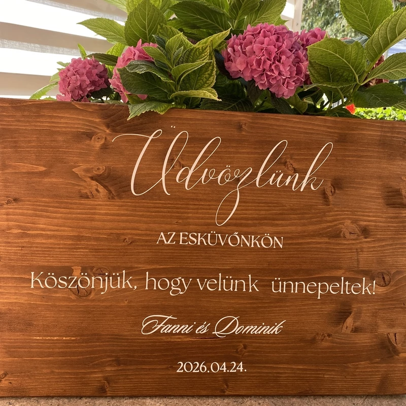 Üdvözlő tábla fából esküvőre (Hand Made)
