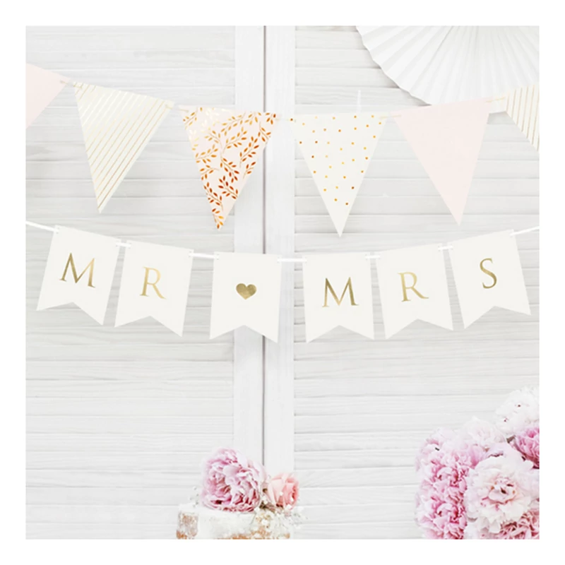 Mr és Mrs felirat - fehér banner arany betűkkel