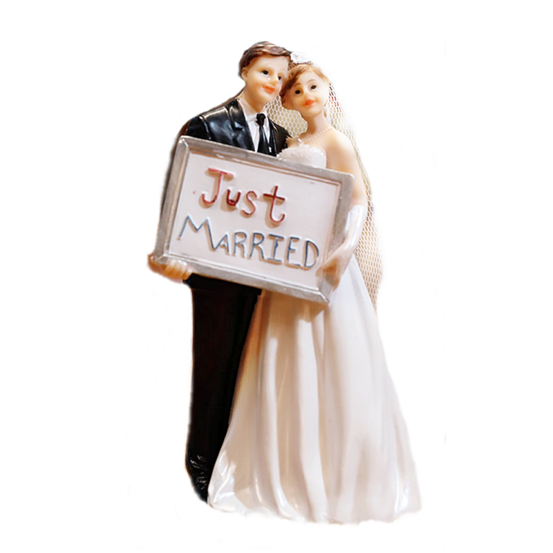 Esküvői tortadísz -  Nászpár Just Married táblával