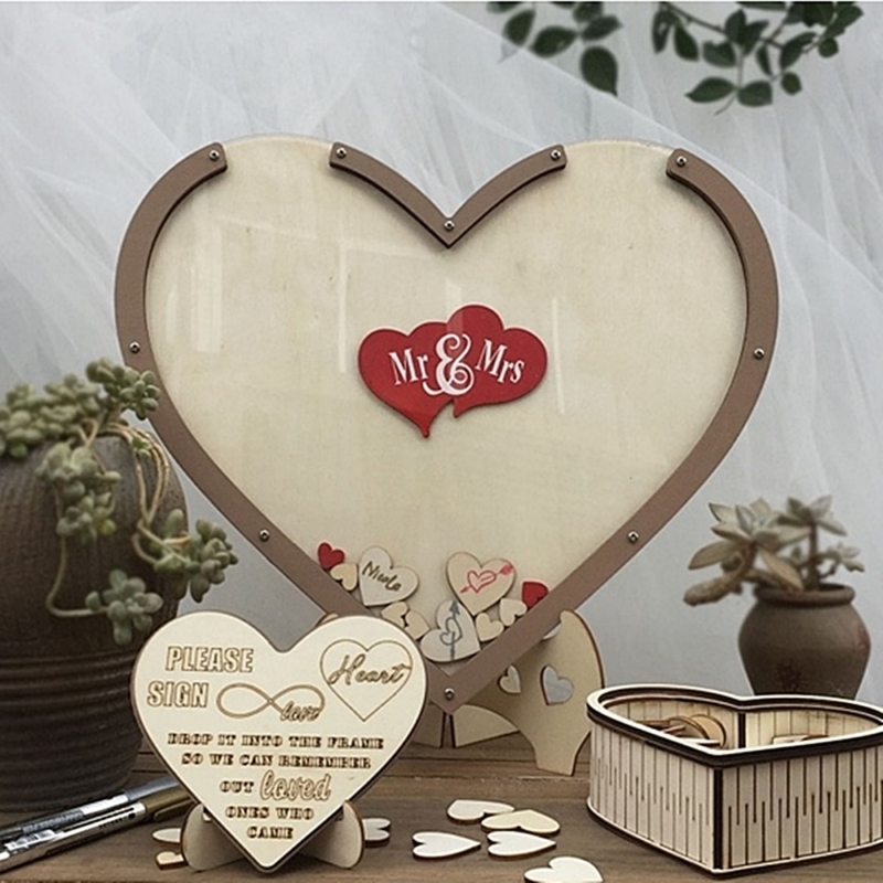 Alternatív esküvői vendégkönyv (szív alakú, fa keretes)